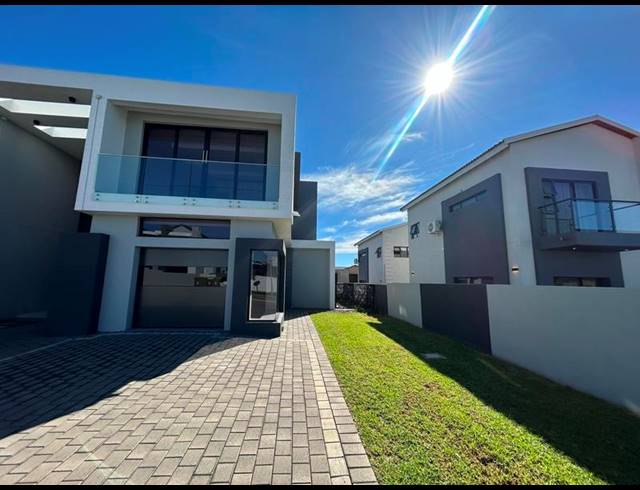 6 BEDROOM HOUSE FOR SALE IN SIX FOUNTAINS RESIDENTIAL ESTATE